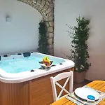 Tiberio House & Διαμέρισμα