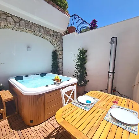 Tiberio House & Διαμέρισμα Κάπρι